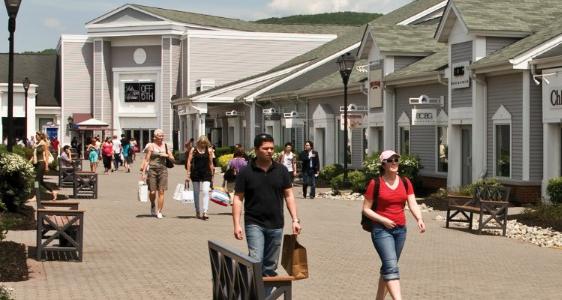 Woodbury Outlet Shopping